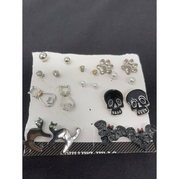 10 Pairs Halloween Fun Post Earring Sets Skulls Black Silver Cats Bats Paws Pear - Picture 3 of 3